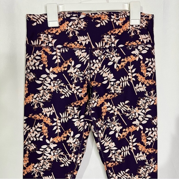 Fabletics Powerhold Mid-Rise Capri Leggings Size Small - Picture 3 of 9